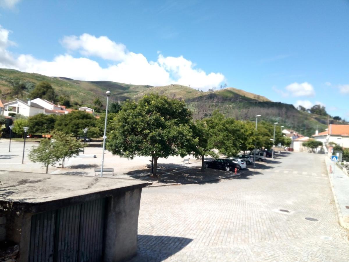 Governo'S House Melo Bagian luar foto