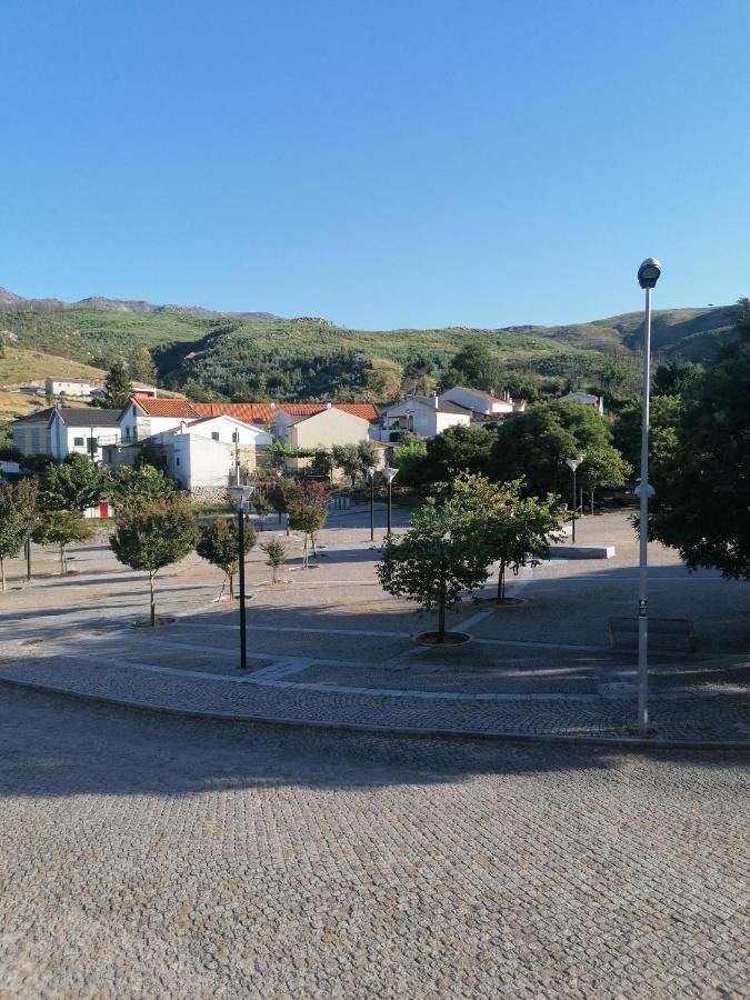 Governo'S House Melo Bagian luar foto
